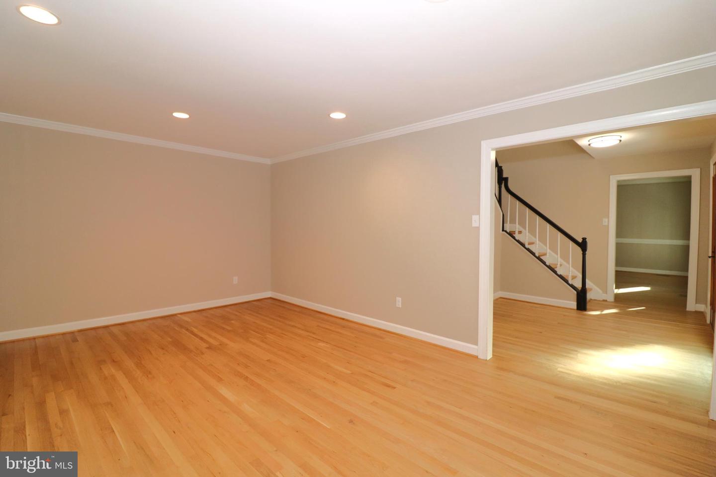 6885 Walnut Heights Dr Property Photo 10