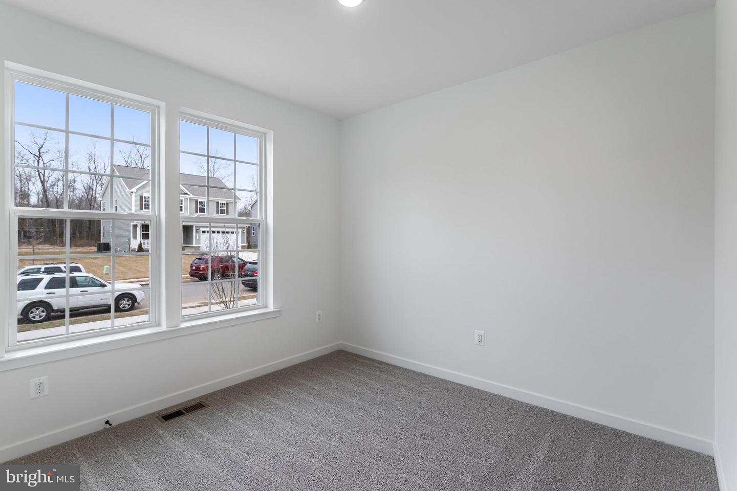 2079 Springvale Dr Property Photo 3