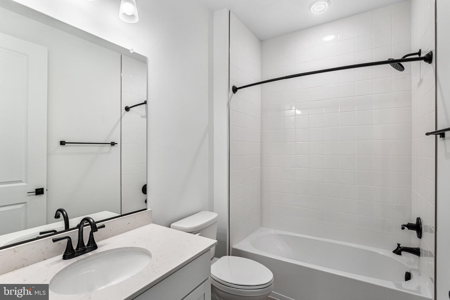 2079 Springvale Dr Property Photo 5