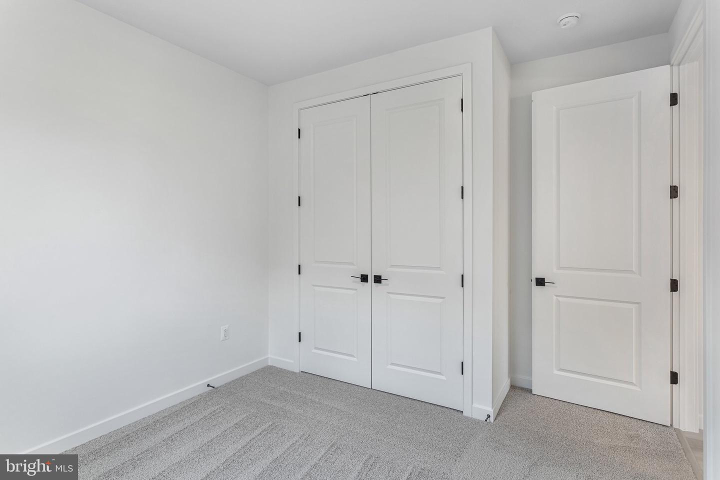 2079 Springvale Dr Property Photo 7
