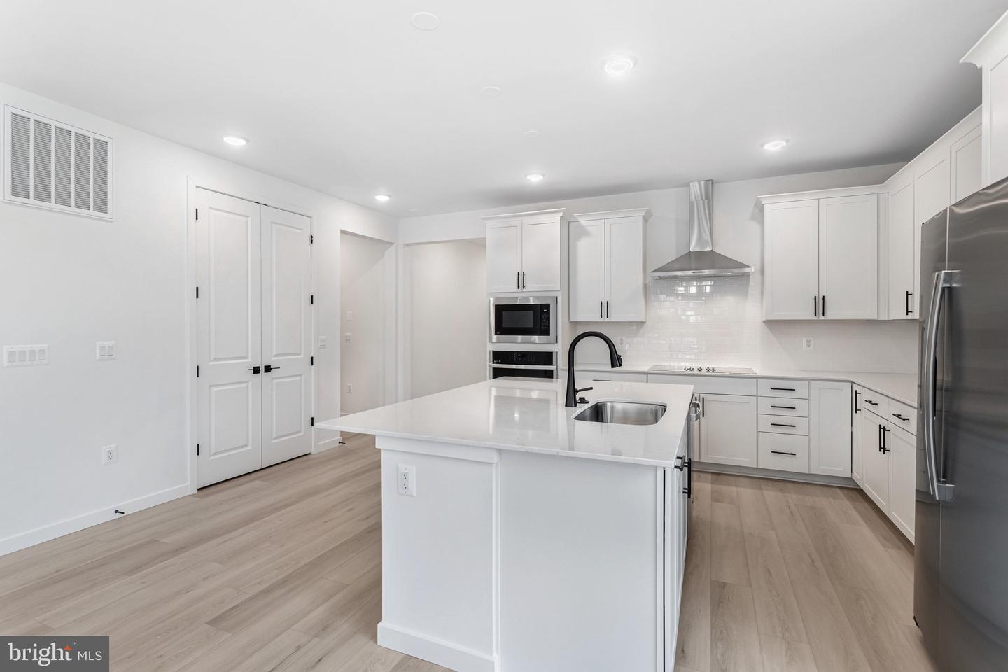 2079 Springvale Dr Property Photo 10