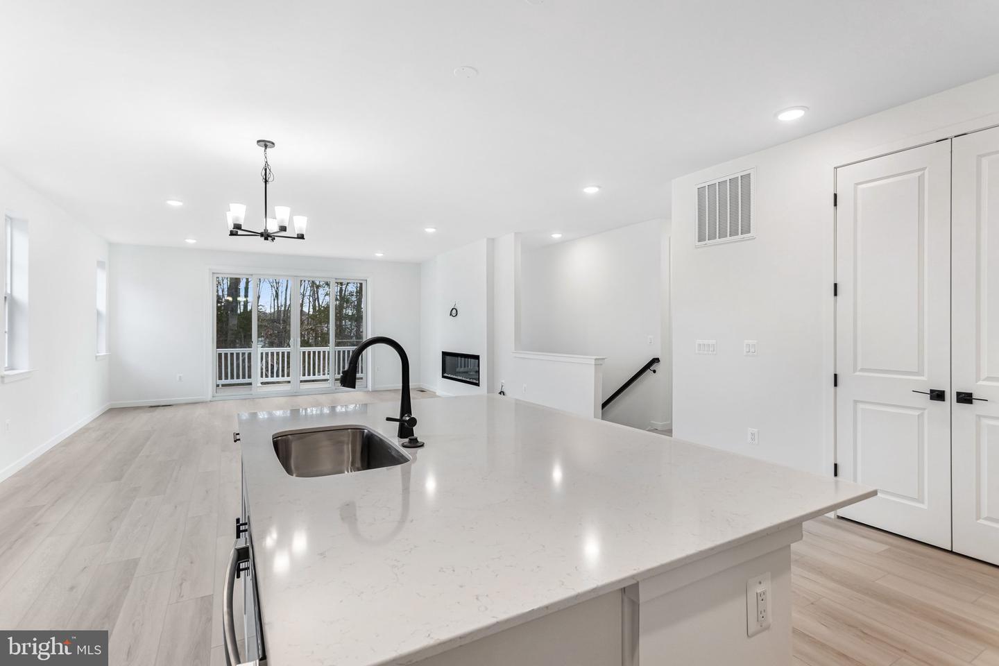 2079 Springvale Dr Property Photo 11
