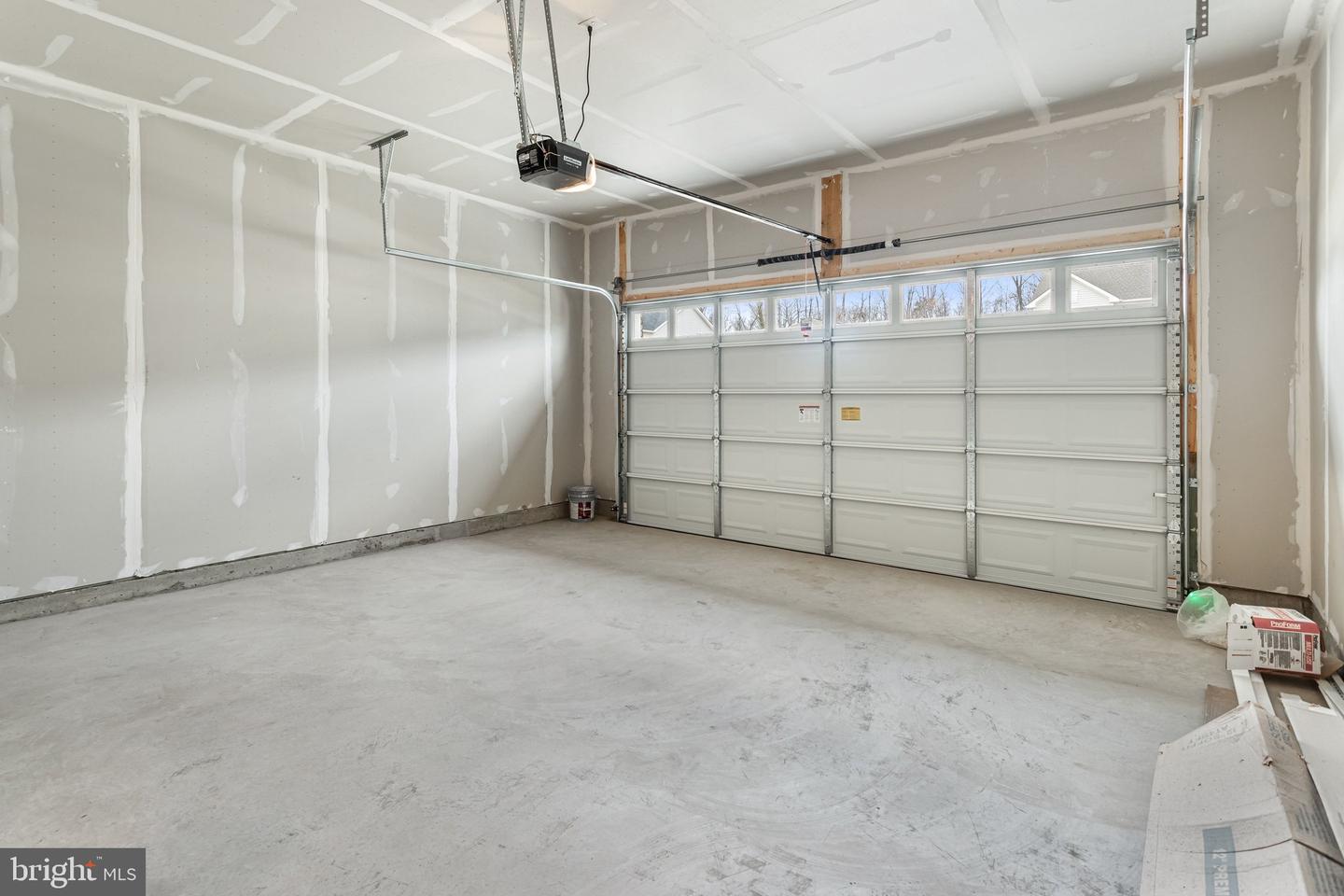 2079 Springvale Dr Property Photo 13