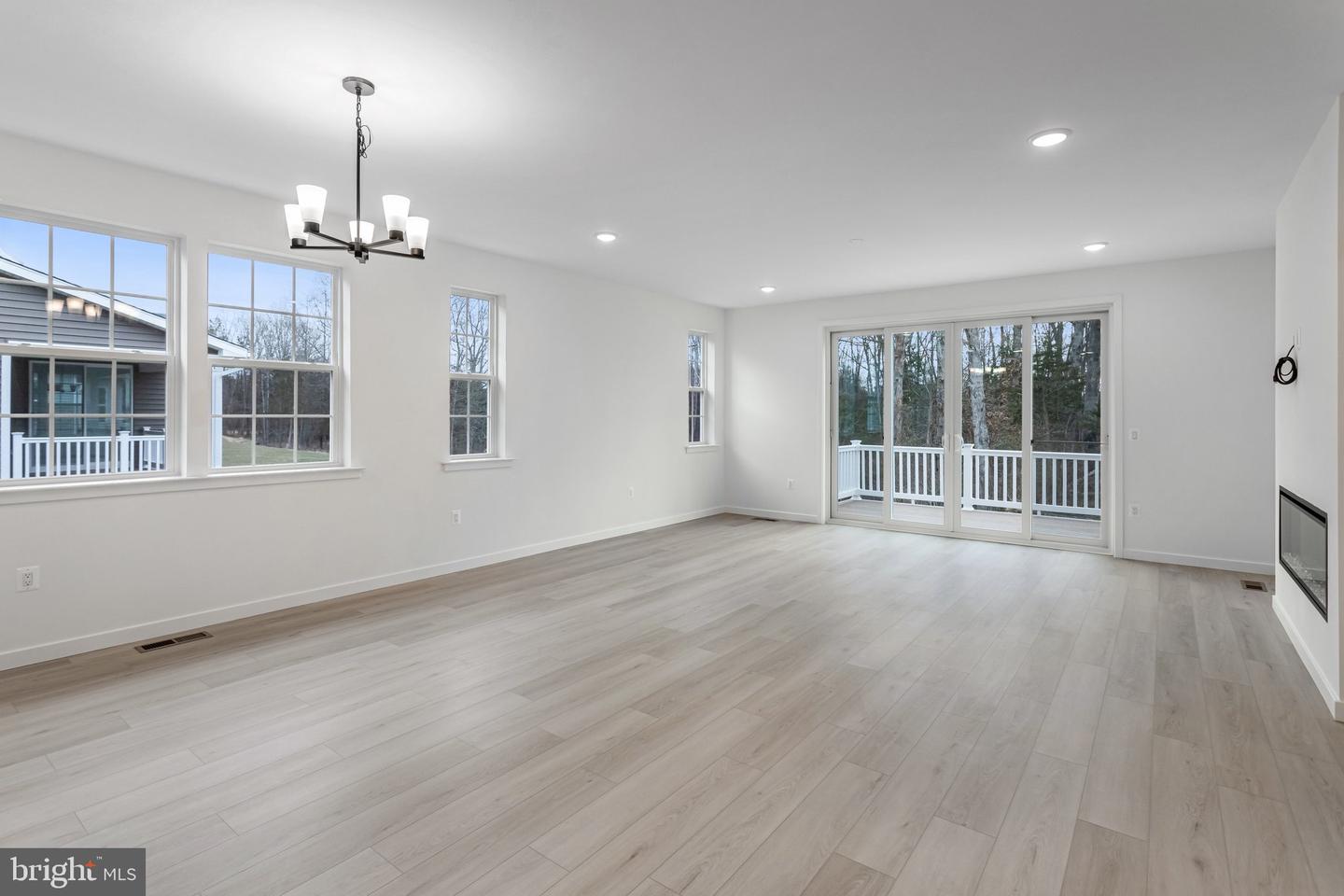 2079 Springvale Dr Property Photo 14