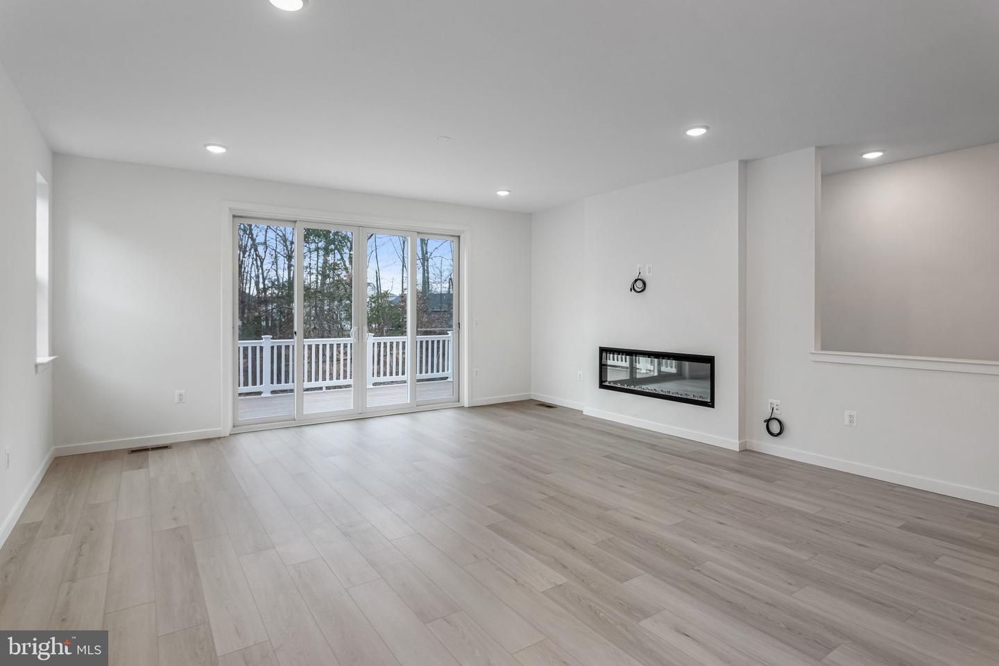 2079 Springvale Dr Property Photo 15