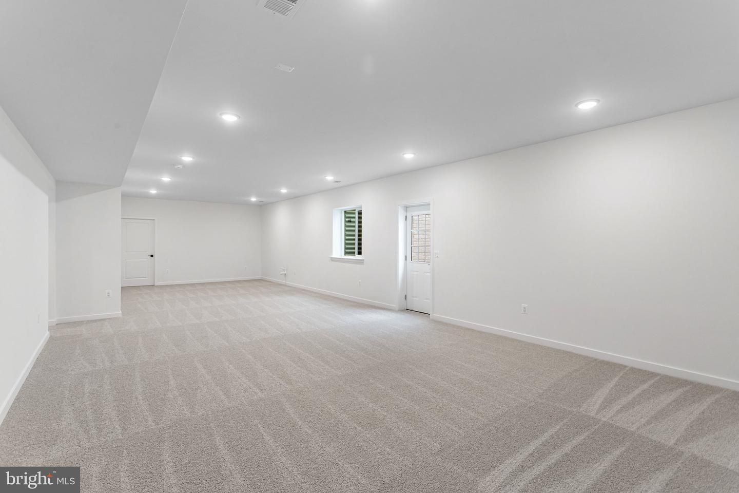2079 Springvale Dr Property Photo 22