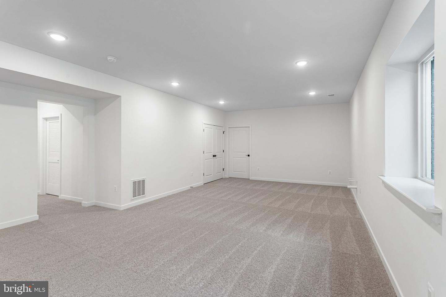2079 Springvale Dr Property Photo 23