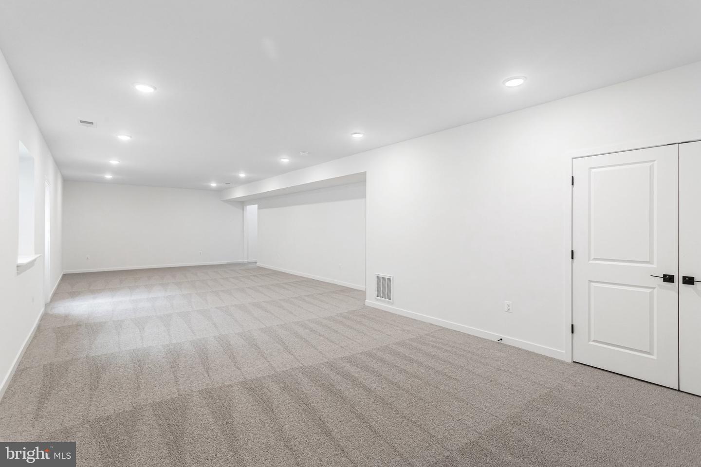 2079 Springvale Dr Property Photo 24