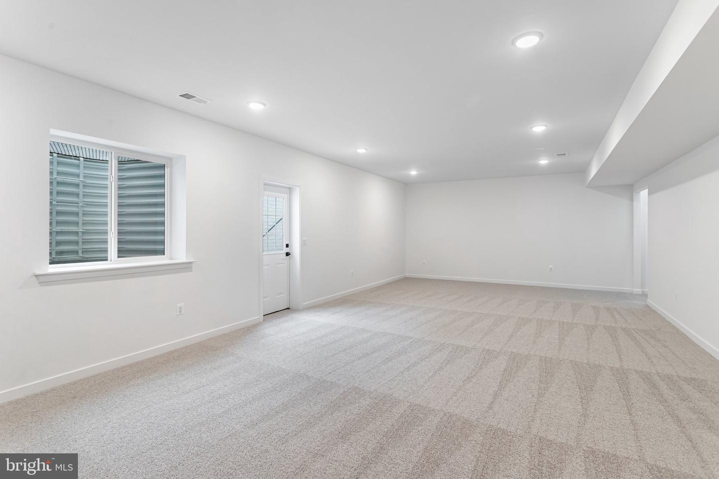 2079 Springvale Dr Property Photo 26
