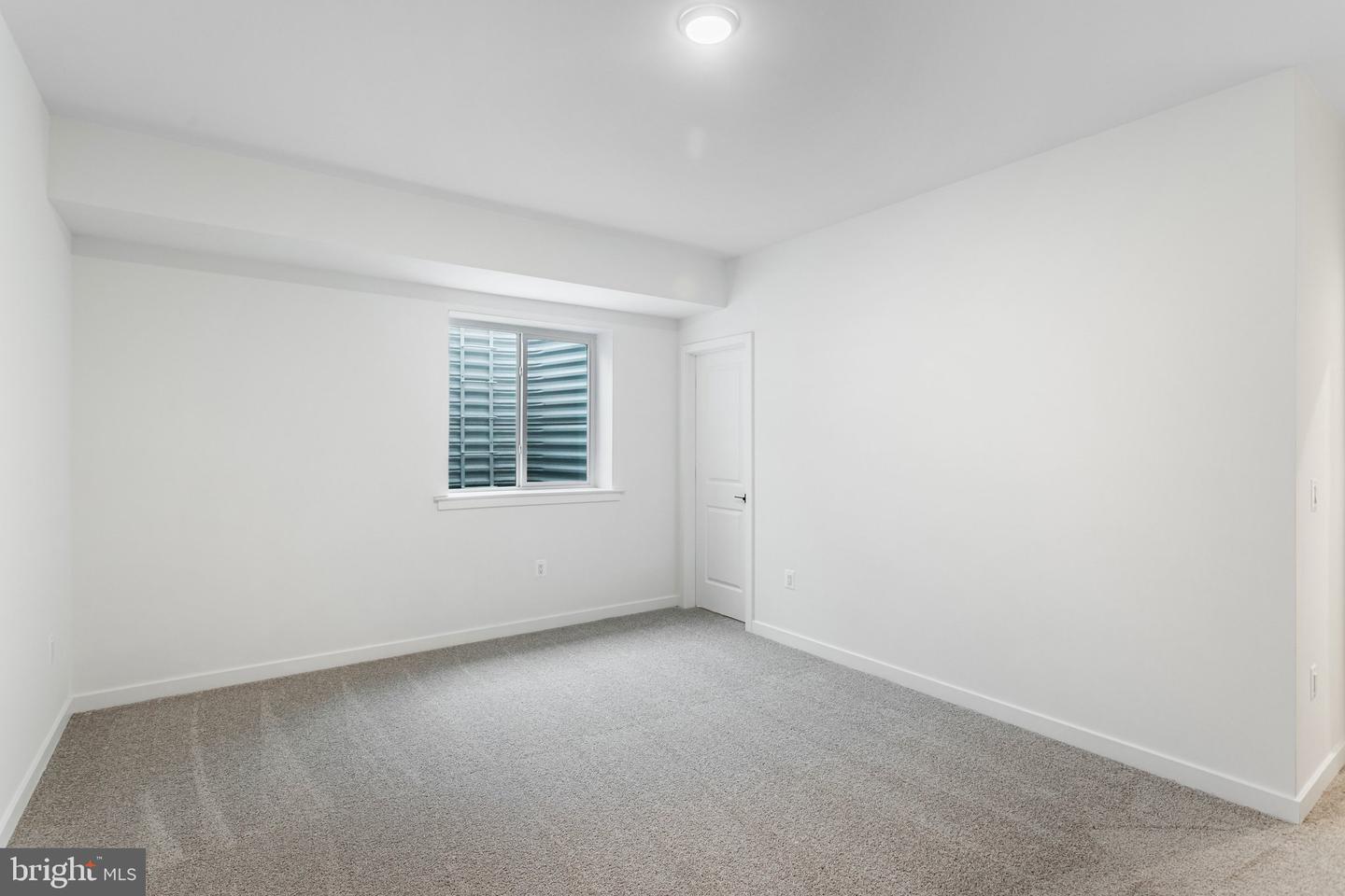 2079 Springvale Dr Property Photo 28