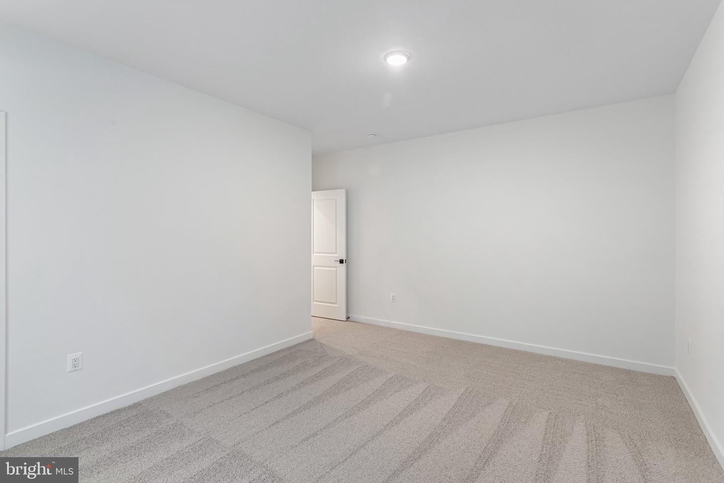 2079 Springvale Dr Property Photo 29