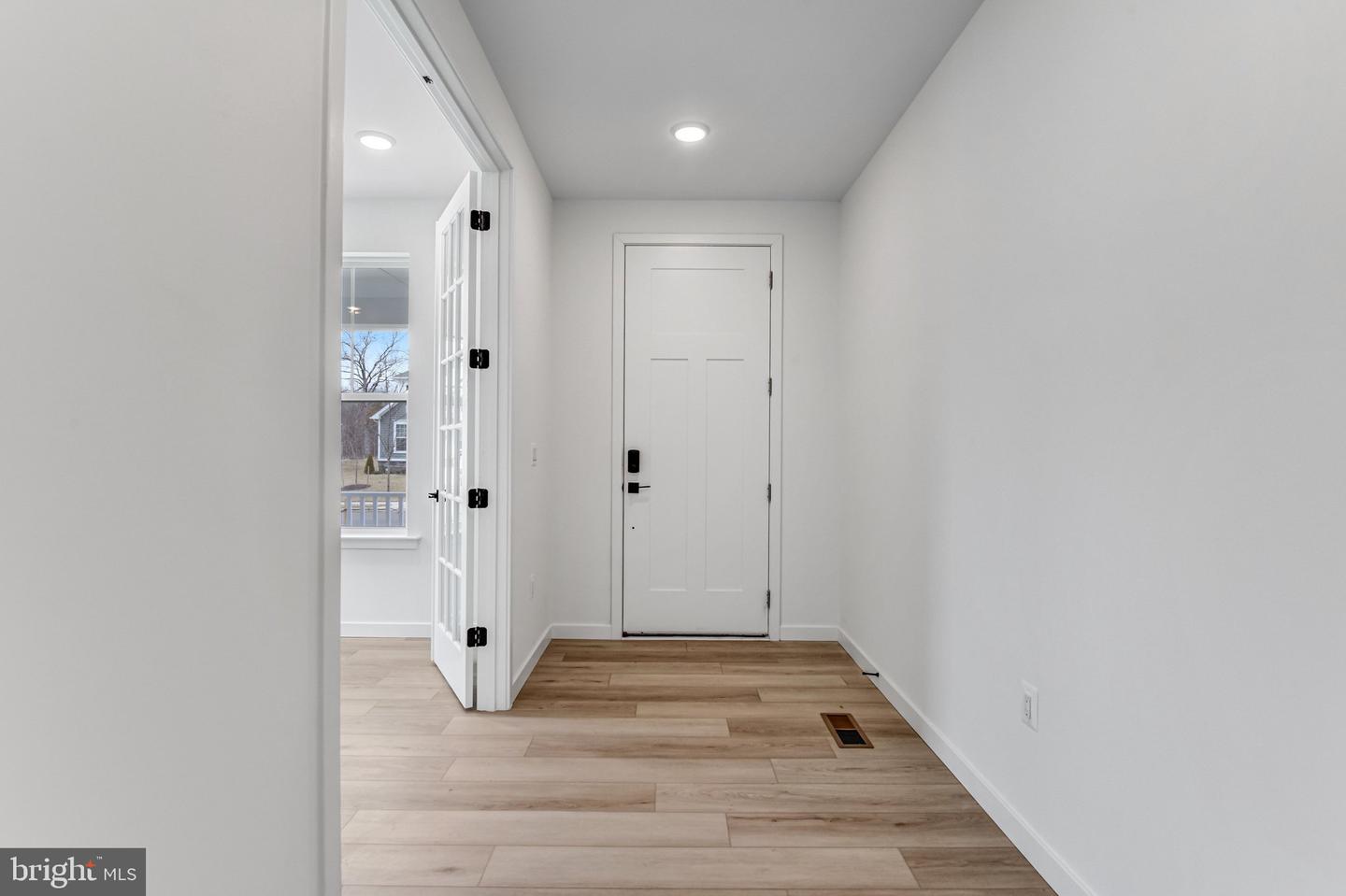 2063 Springvale Dr Property Photo 2
