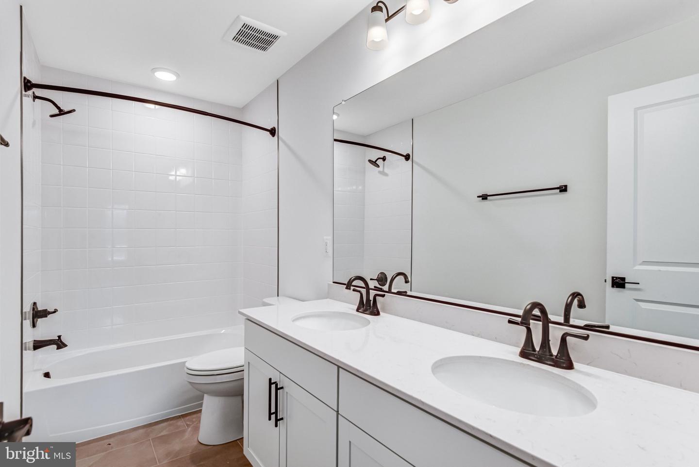 2063 Springvale Dr Property Photo 23
