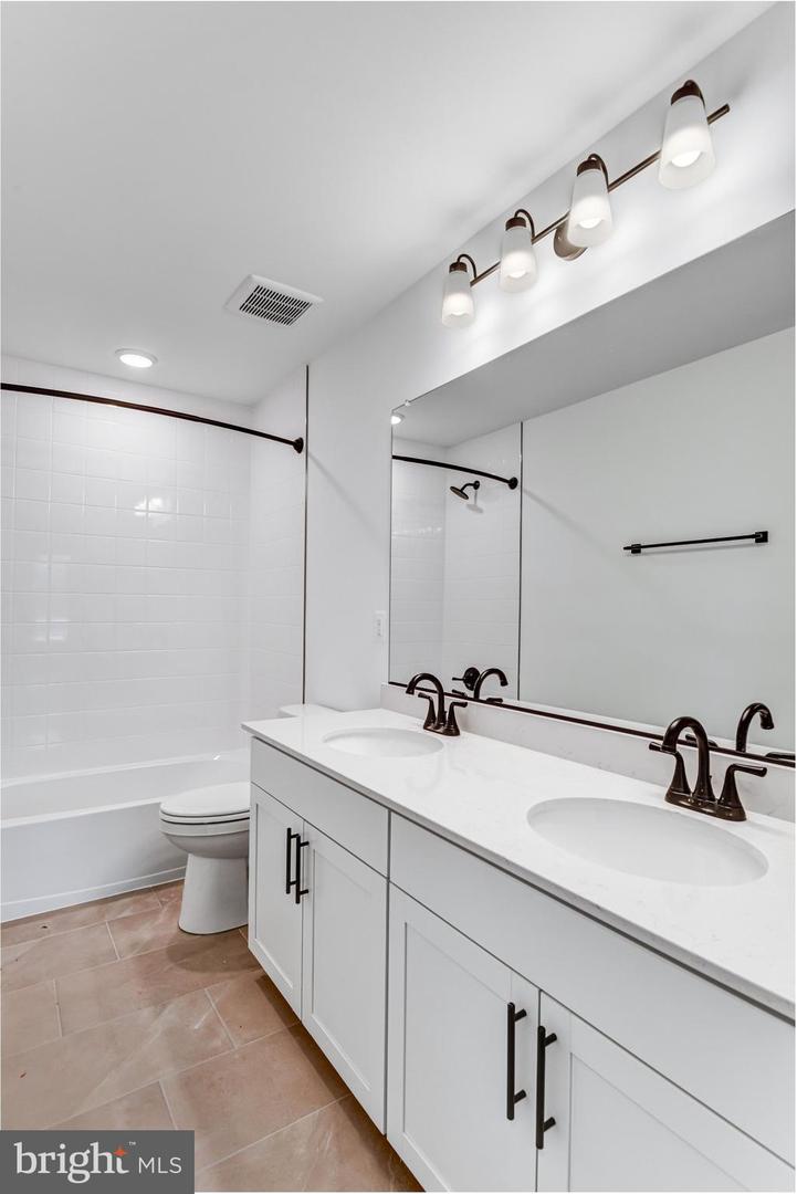 2063 Springvale Dr Property Photo 24