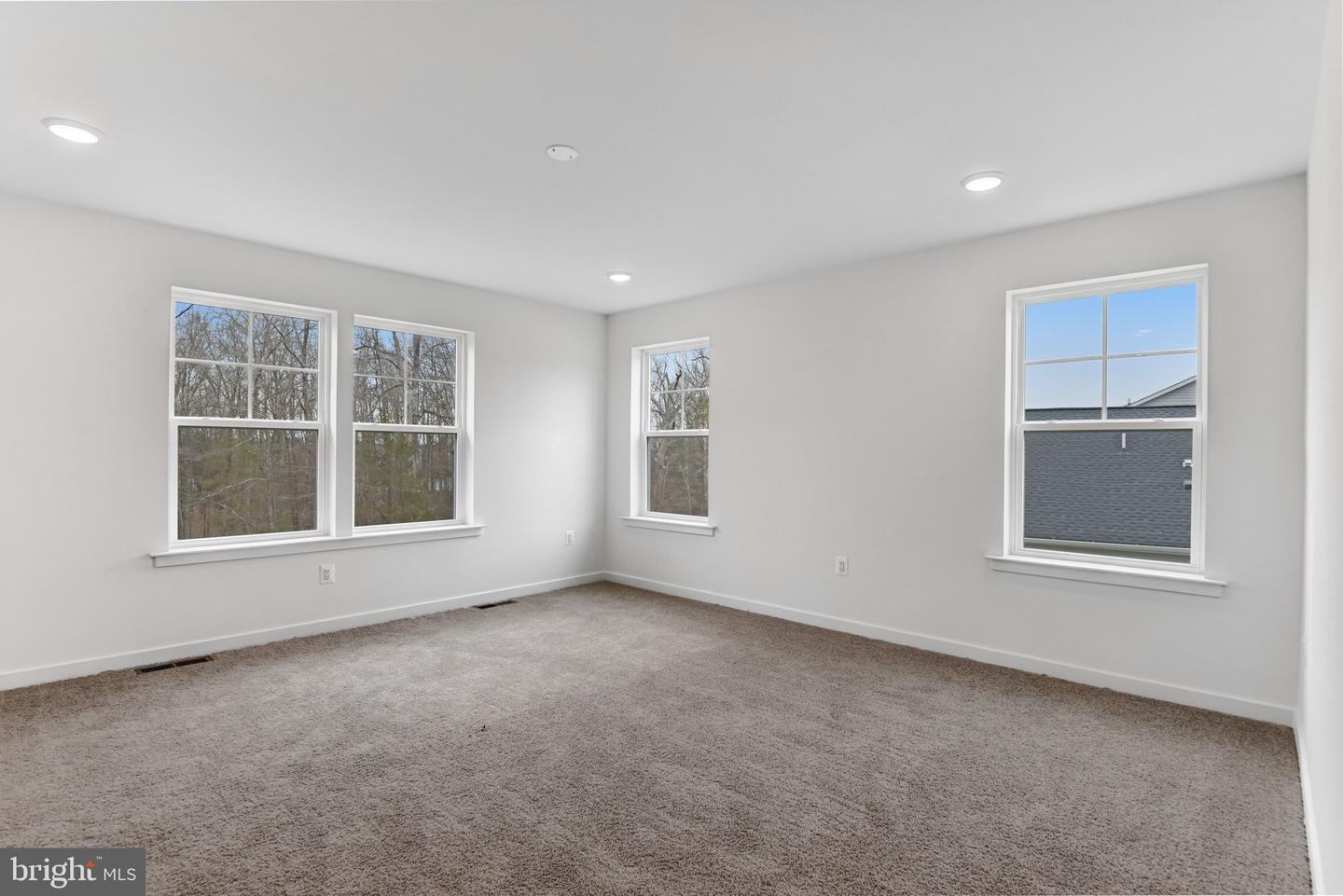 2063 Springvale Dr Property Photo 25