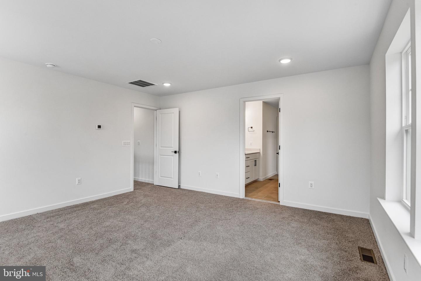 2063 Springvale Dr Property Photo 26