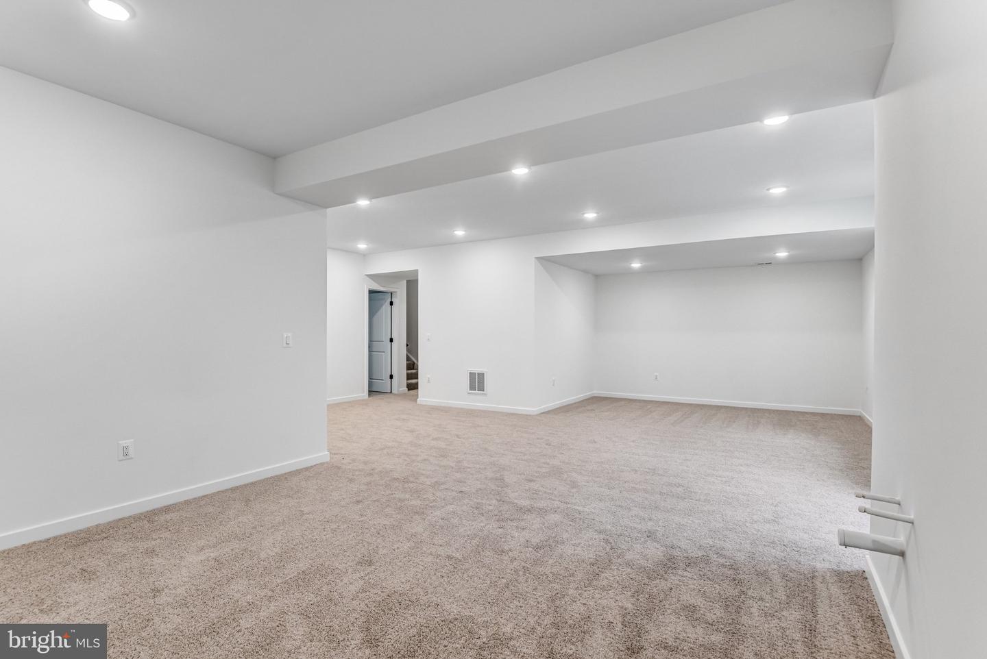 2063 Springvale Dr Property Photo 35