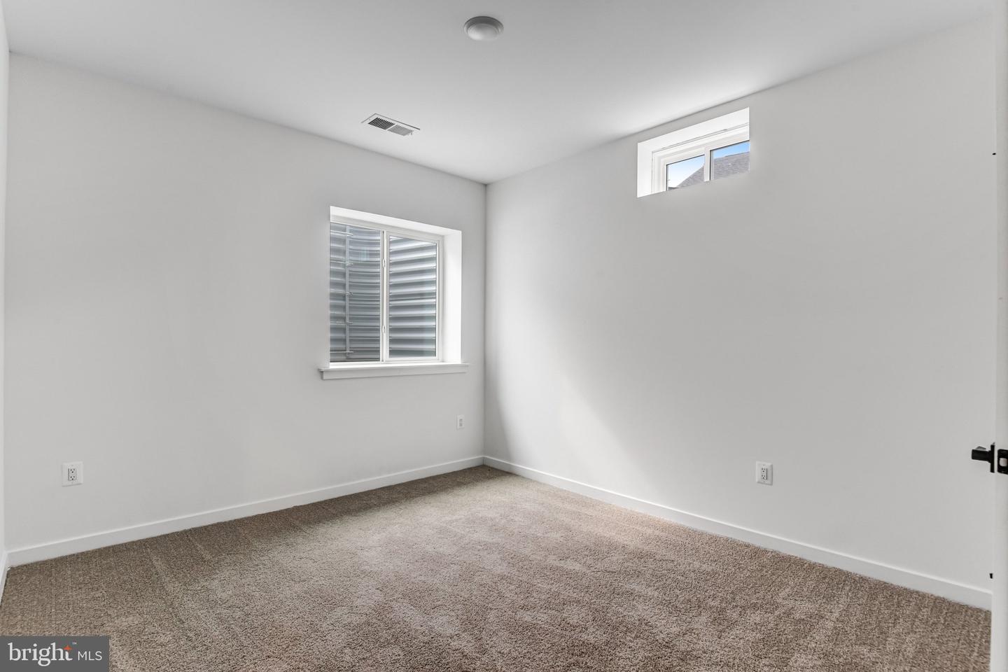 2063 Springvale Dr Property Photo 36