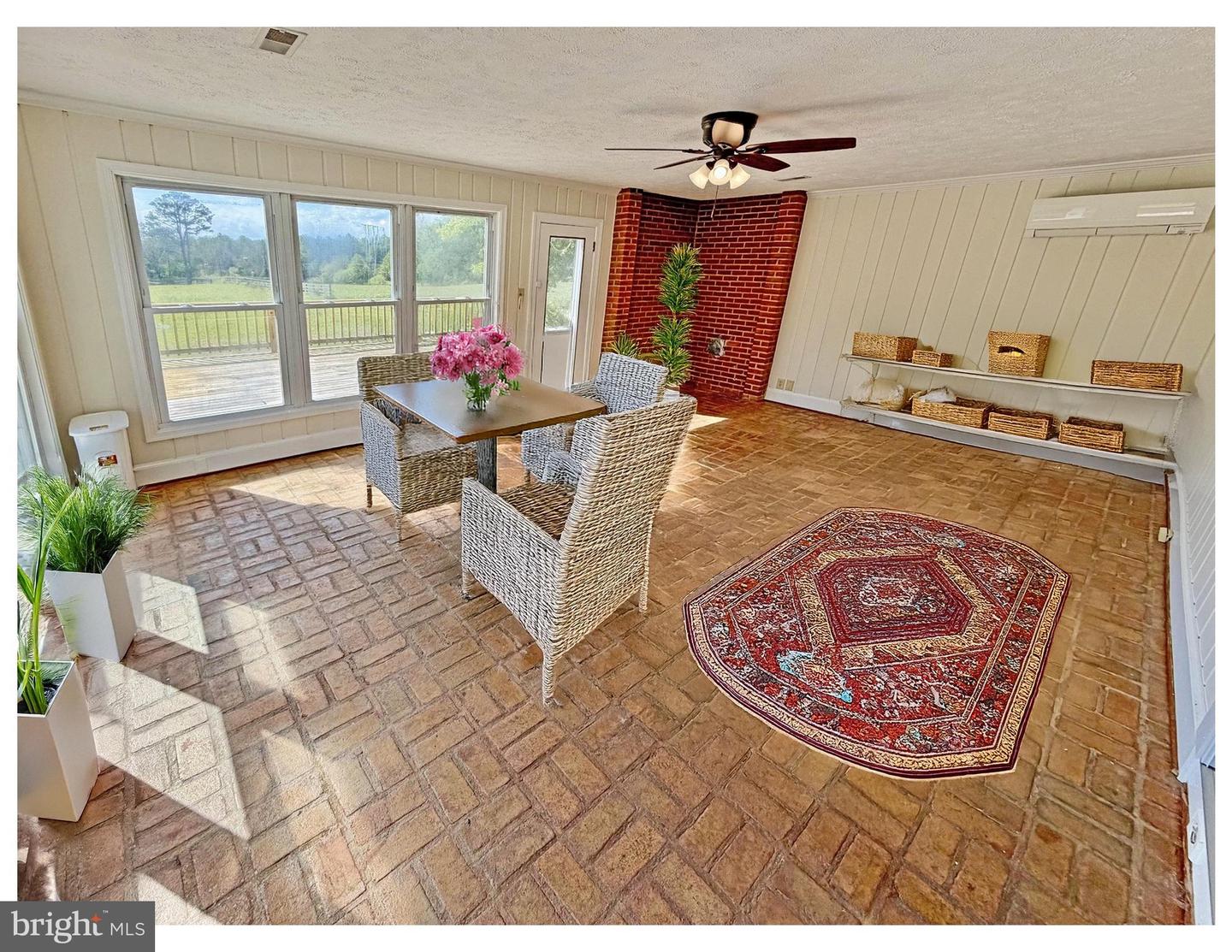 9248 Springs Rd Property Photo 5