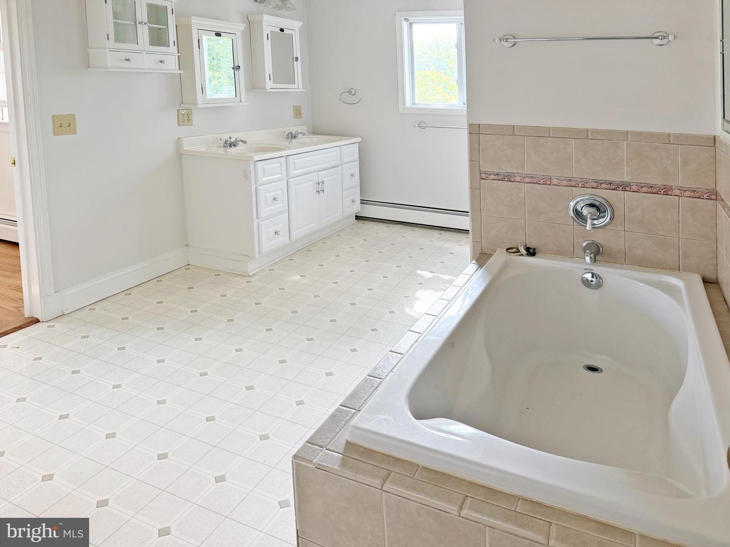 9248 Springs Rd Property Photo 12