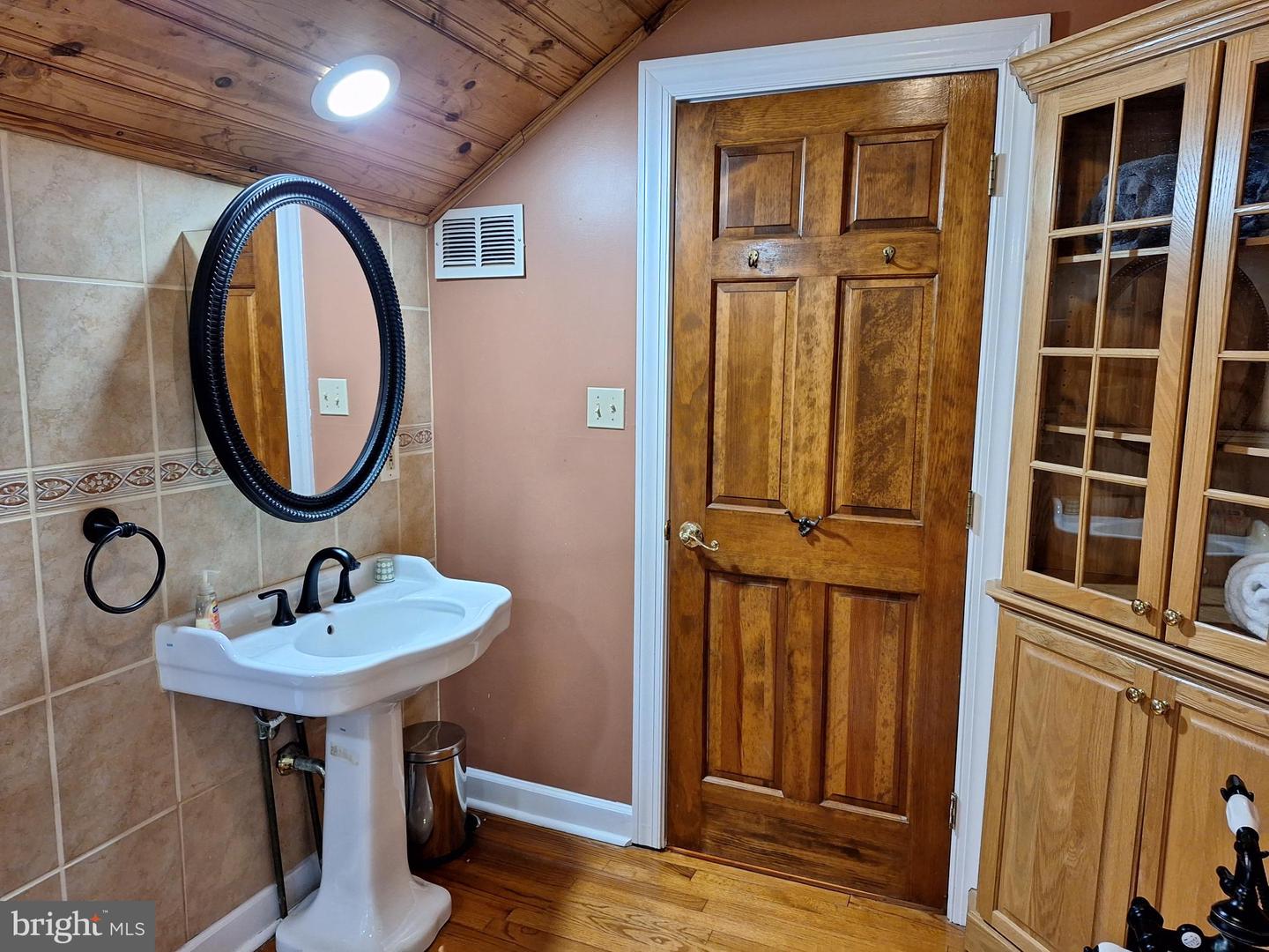 2254 Winchester Property Photo 39