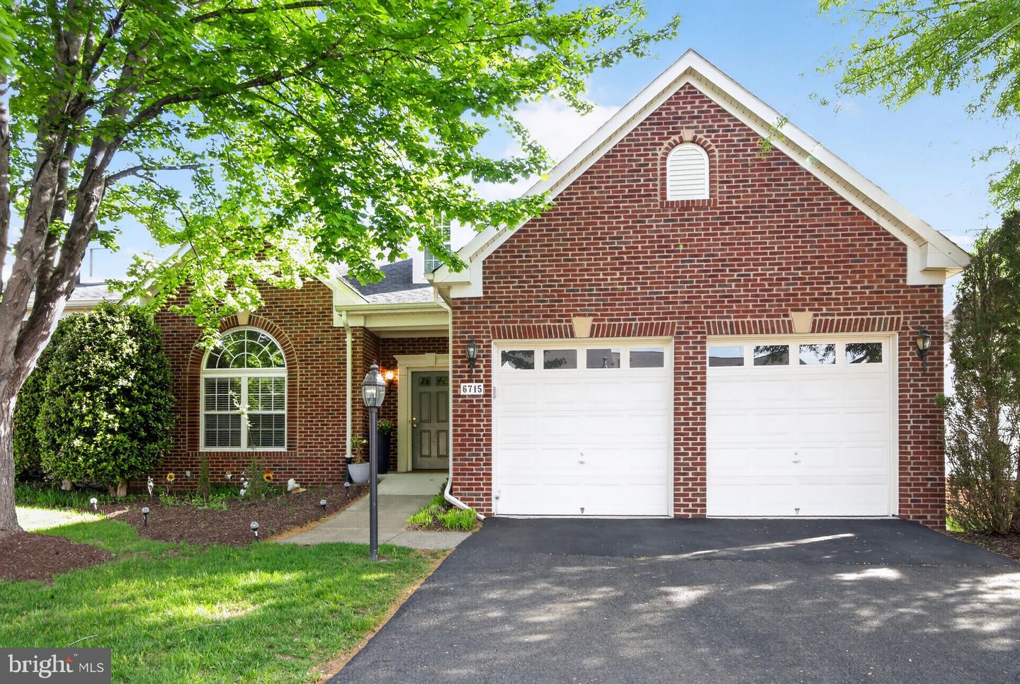6715 HOLLY FARM LN Property Photo 1