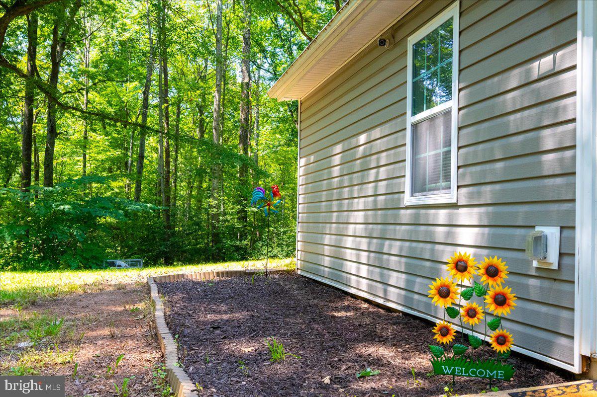 12350 Roselawn Ln Property Photo 2