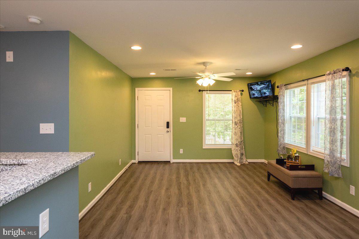 12350 Roselawn Ln Property Photo 5
