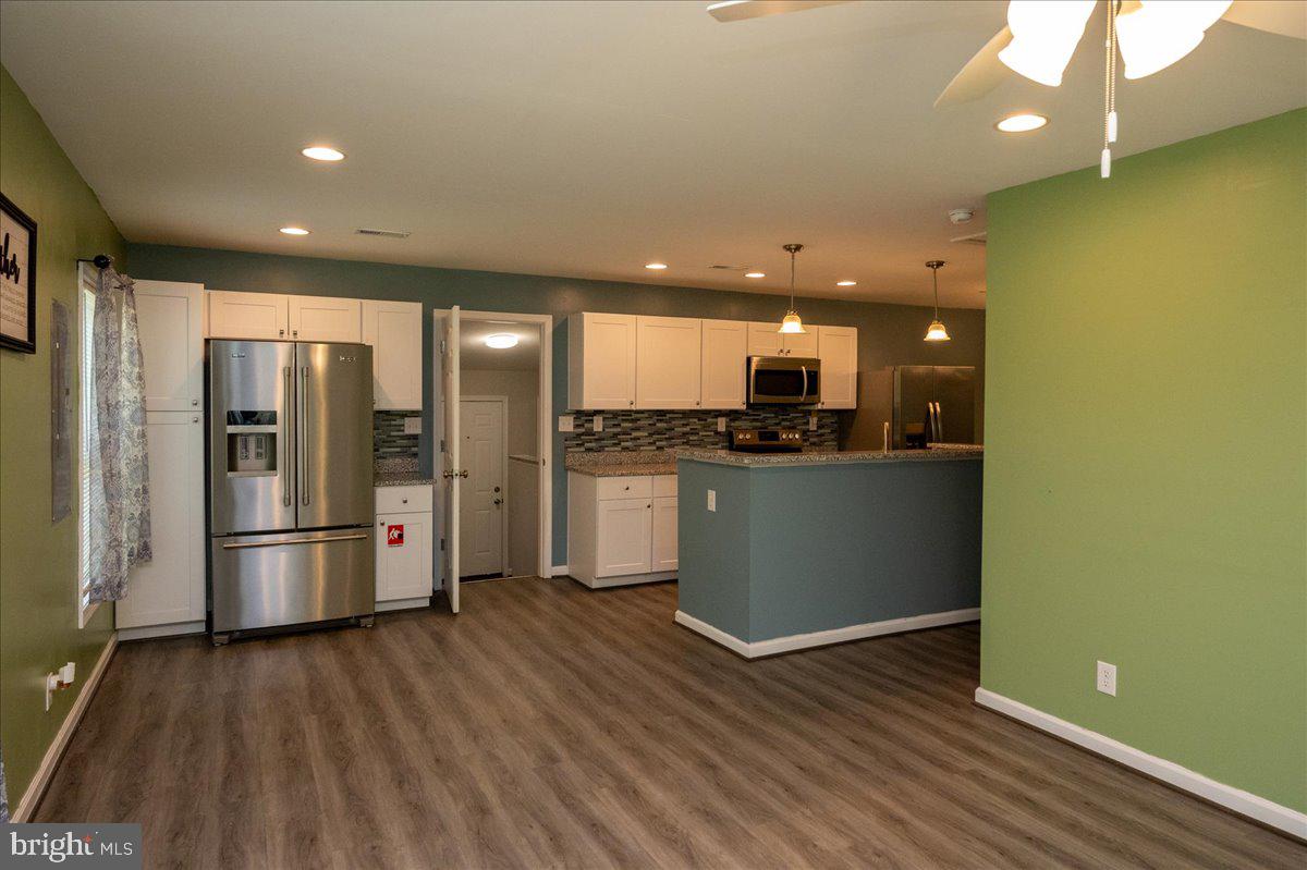12350 Roselawn Ln Property Photo 6