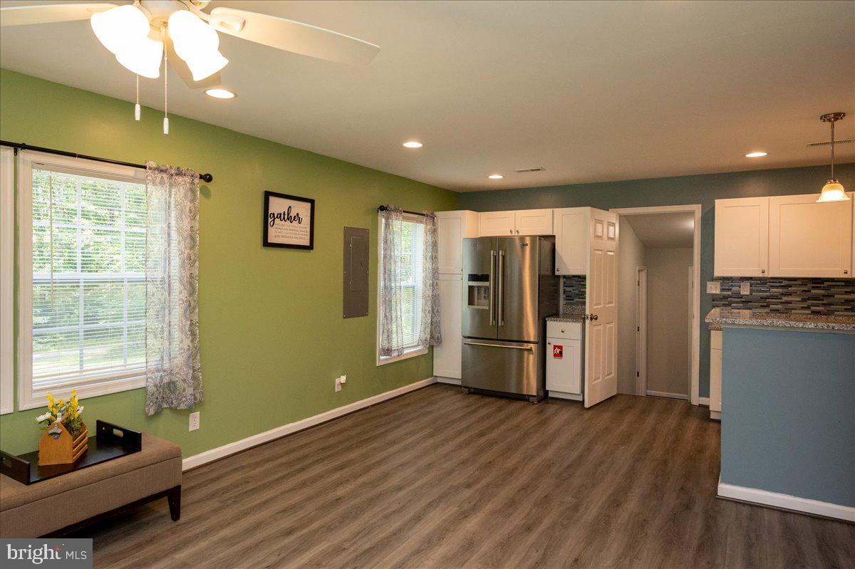 12350 Roselawn Ln Property Photo 7