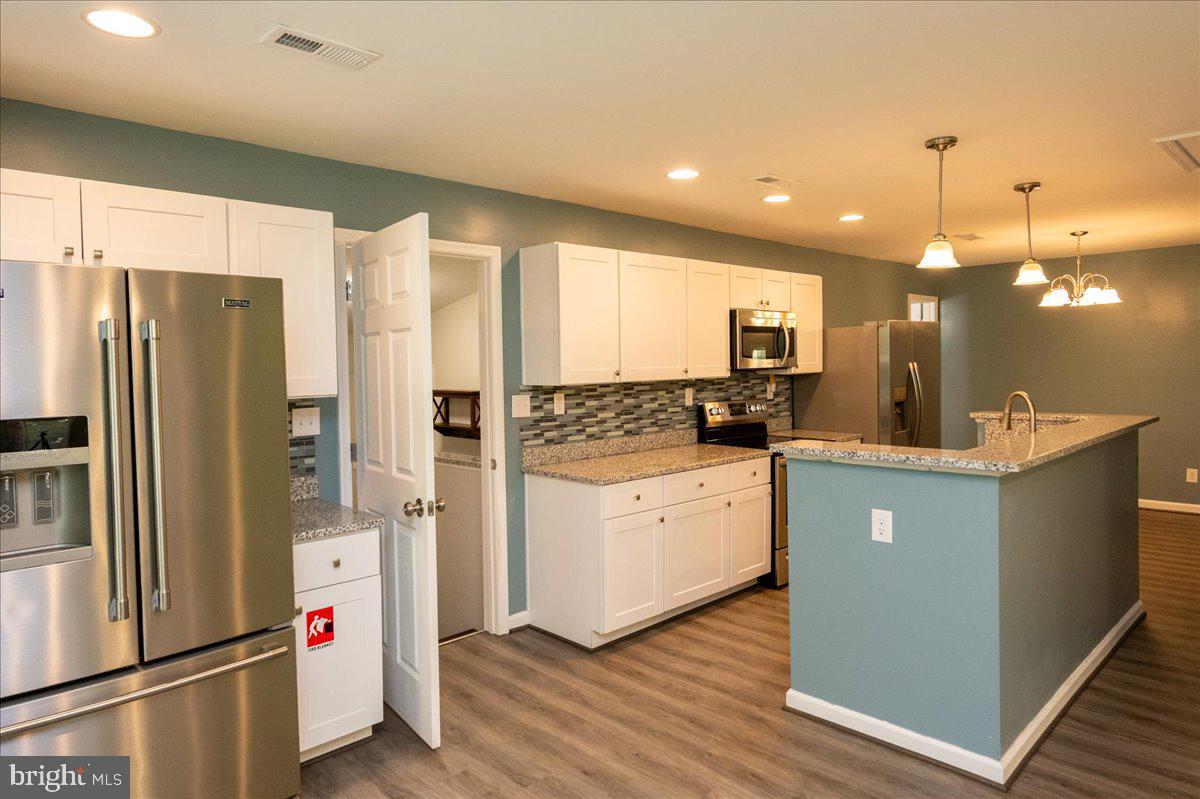 12350 Roselawn Ln Property Photo 8
