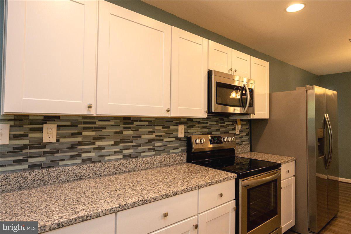 12350 Roselawn Ln Property Photo 9