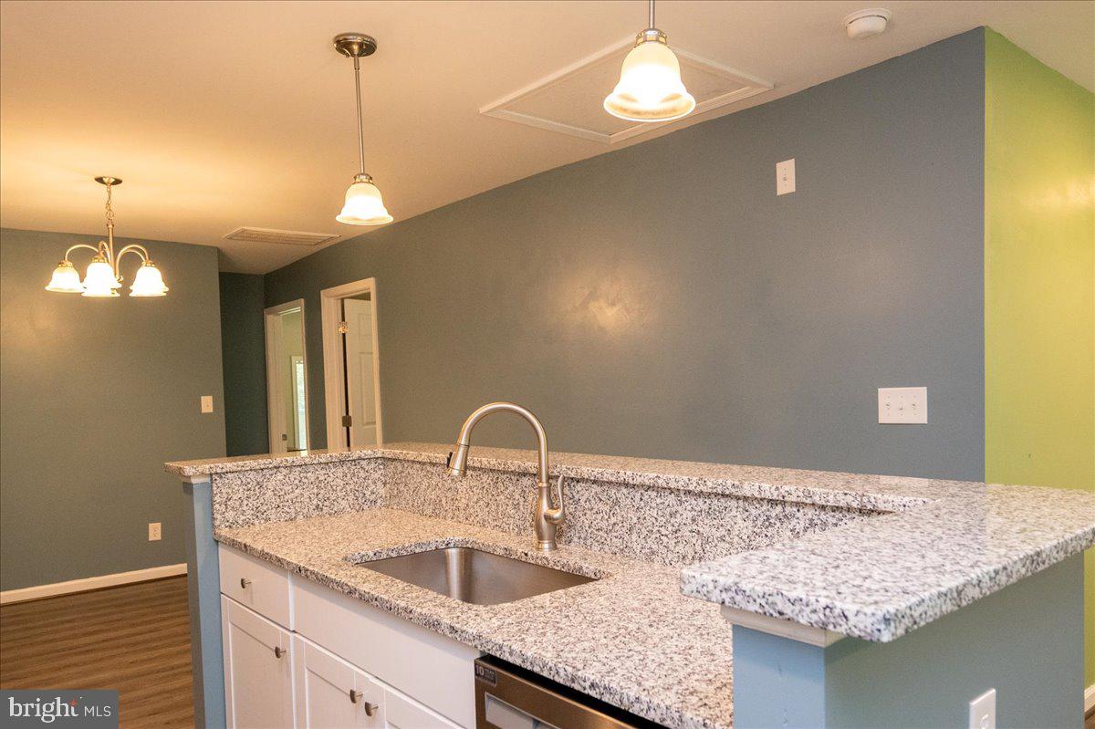 12350 Roselawn Ln Property Photo 10