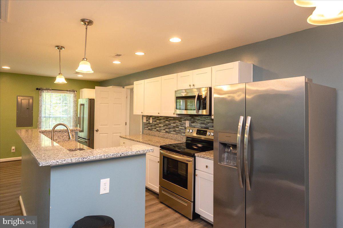 12350 Roselawn Ln Property Photo 11