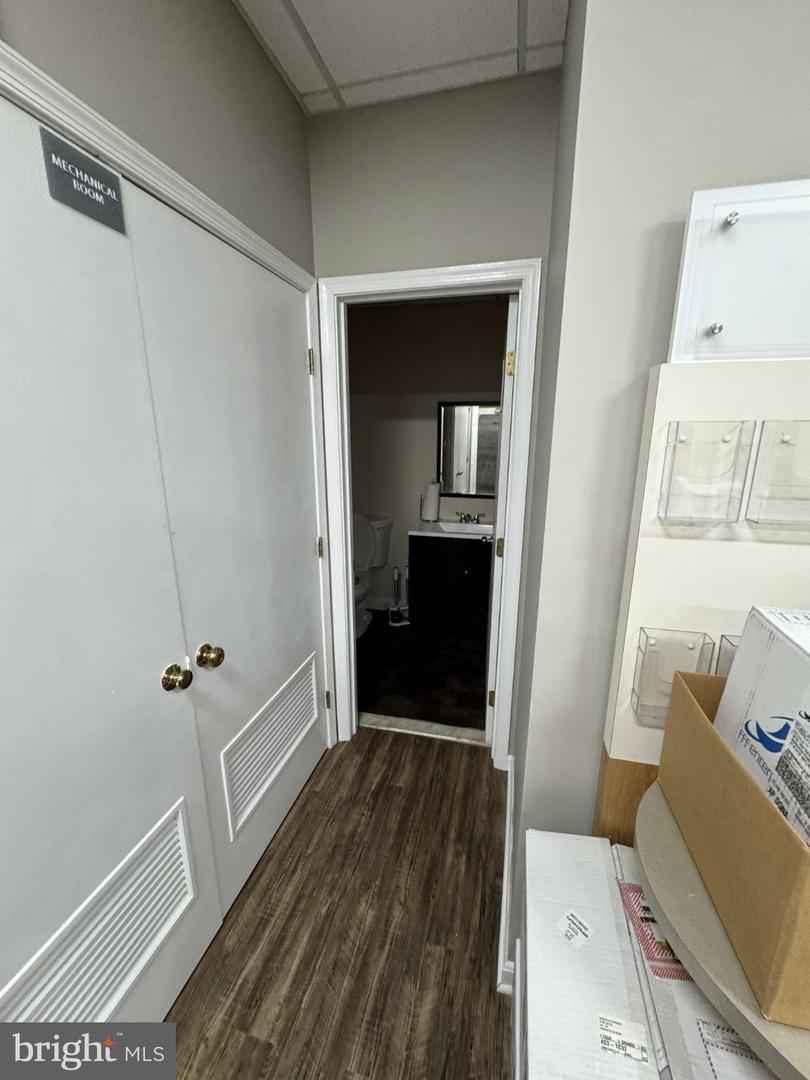 77 W Lee St #102 Property Photo 8