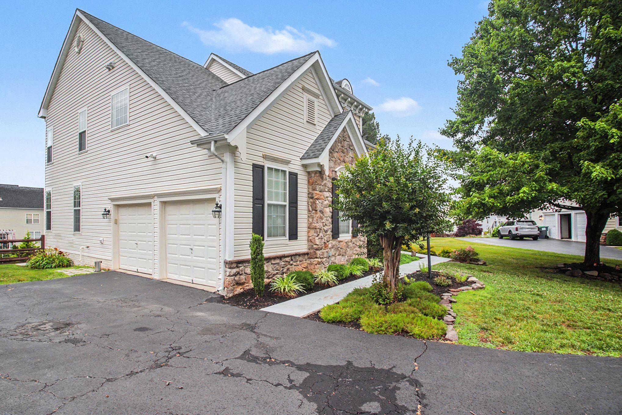 4056 Shrayer Ct Property Photo 2