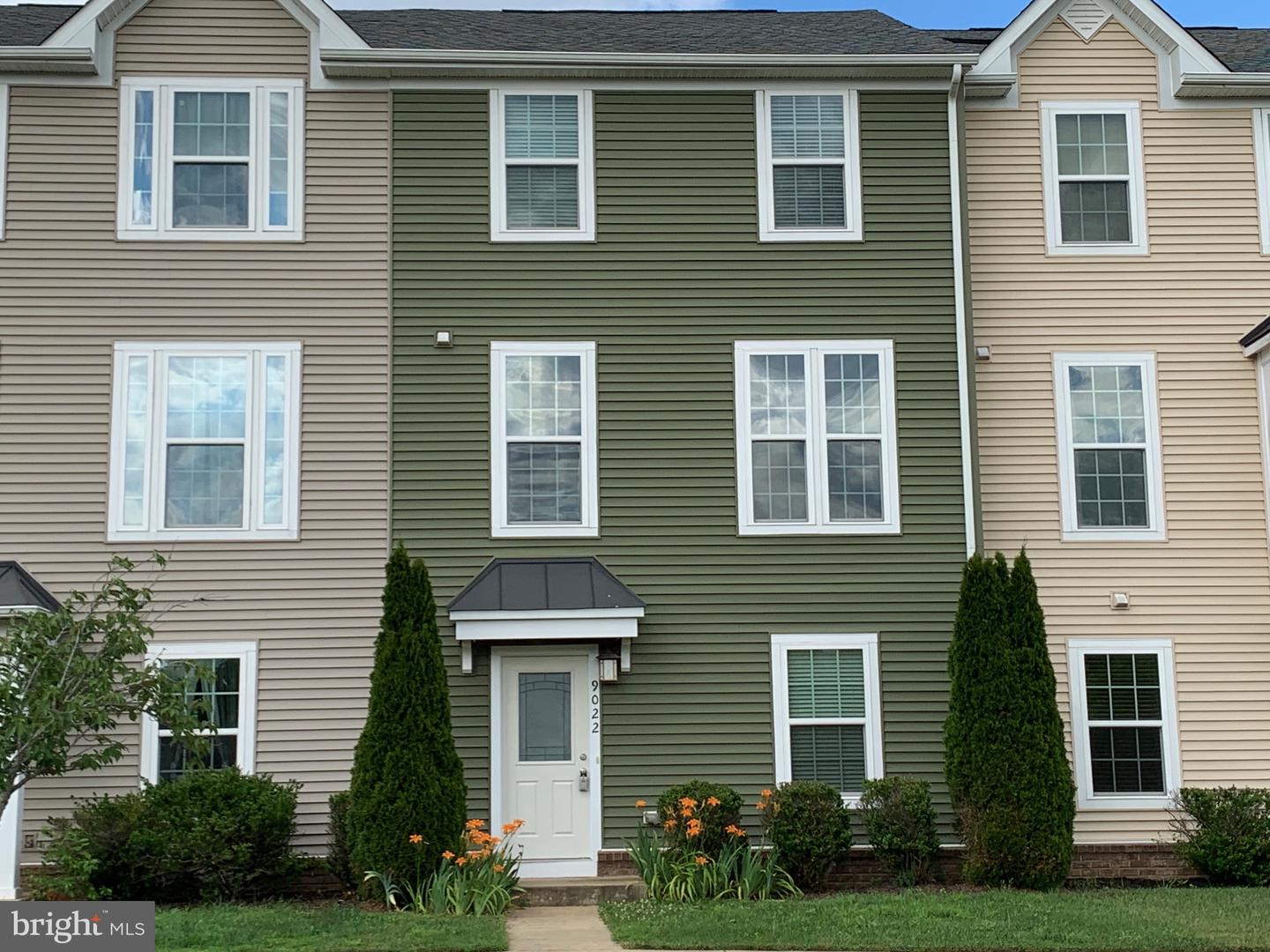 9022 Randolph Cir Property Photo 1