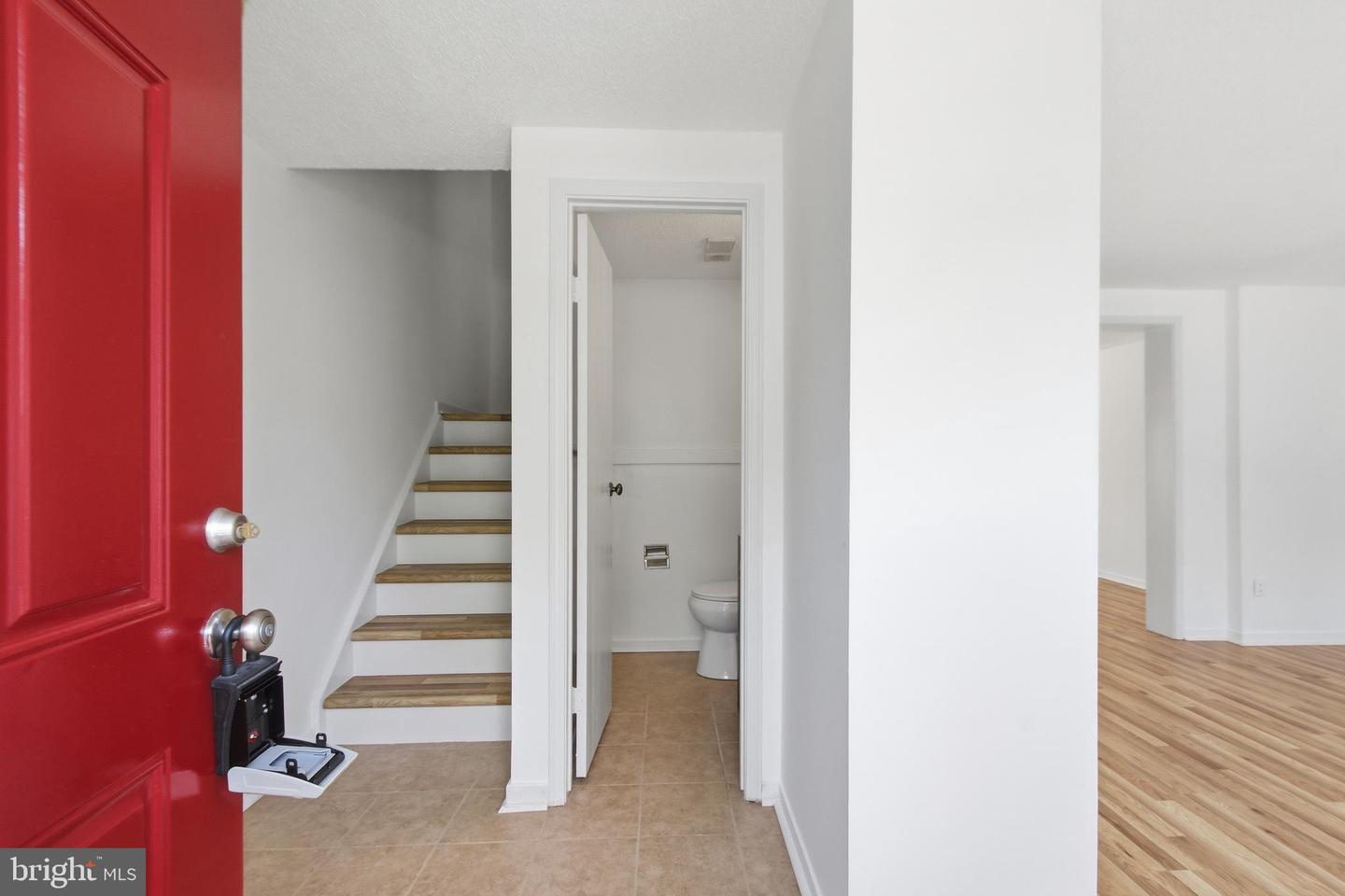 845 Oak Leaf Ct Property Photo 3