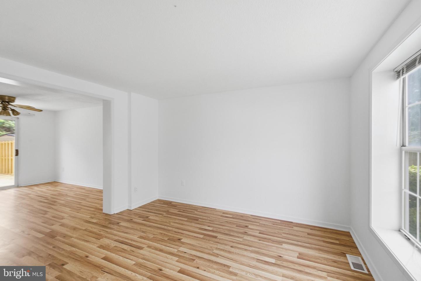 845 Oak Leaf Ct Property Photo 4