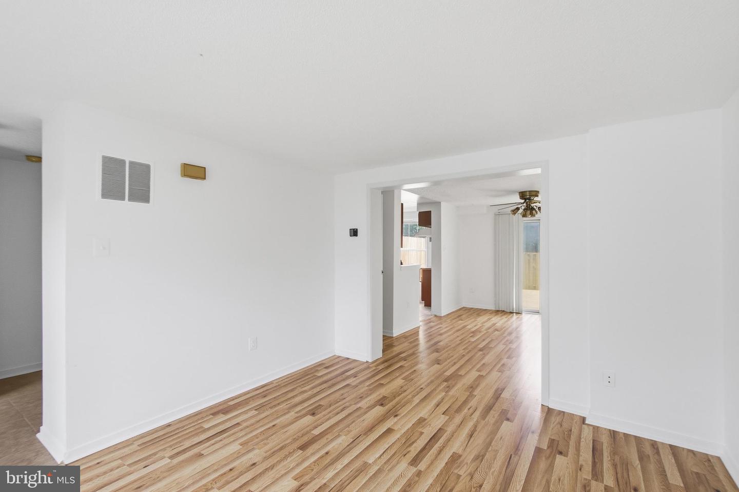 845 Oak Leaf Ct Property Photo 6