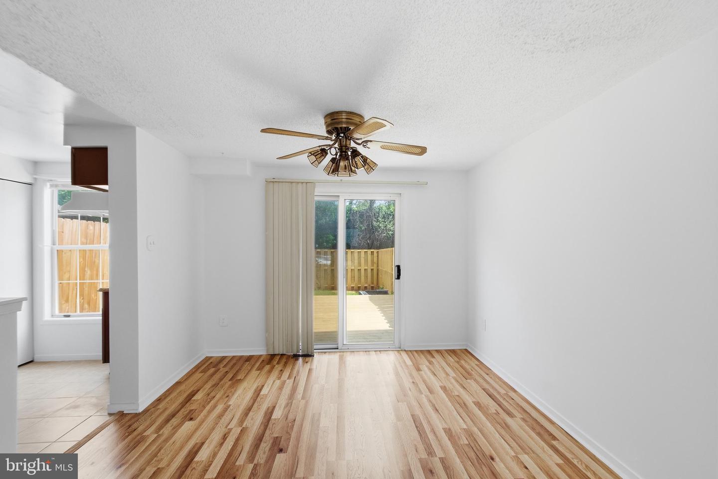 845 Oak Leaf Ct Property Photo 7