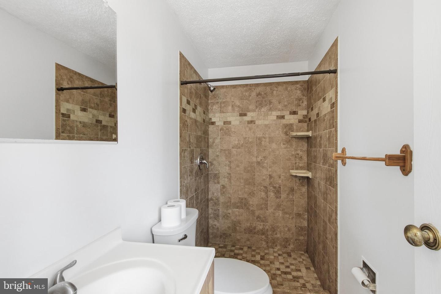 845 Oak Leaf Ct Property Photo 22