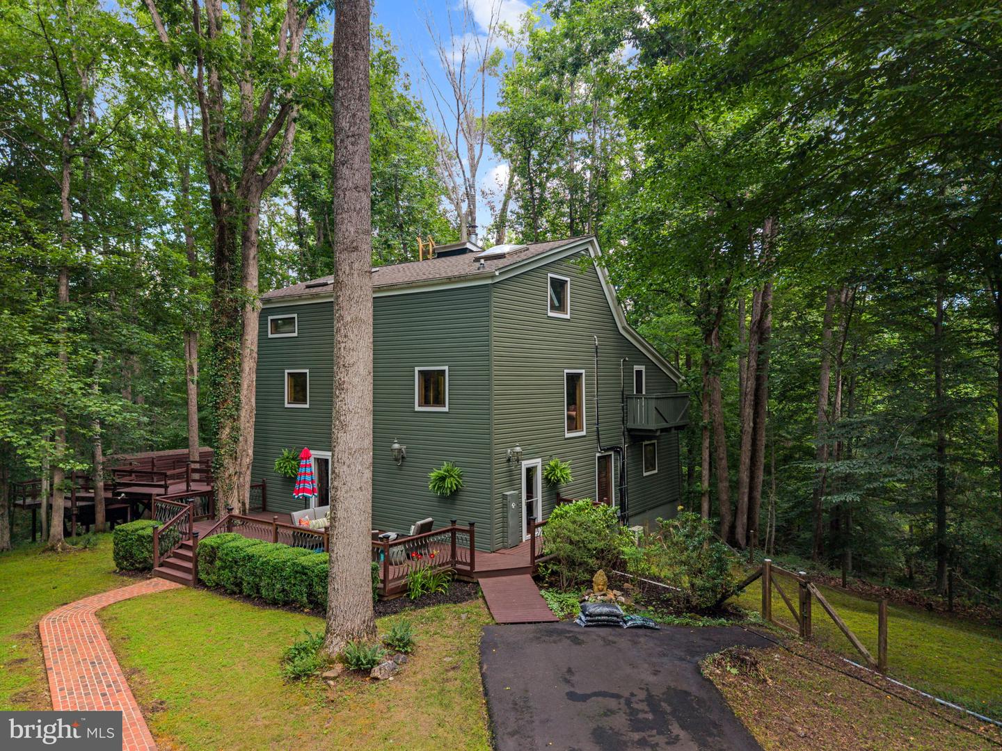9914 Crest Ct Property Photo 1