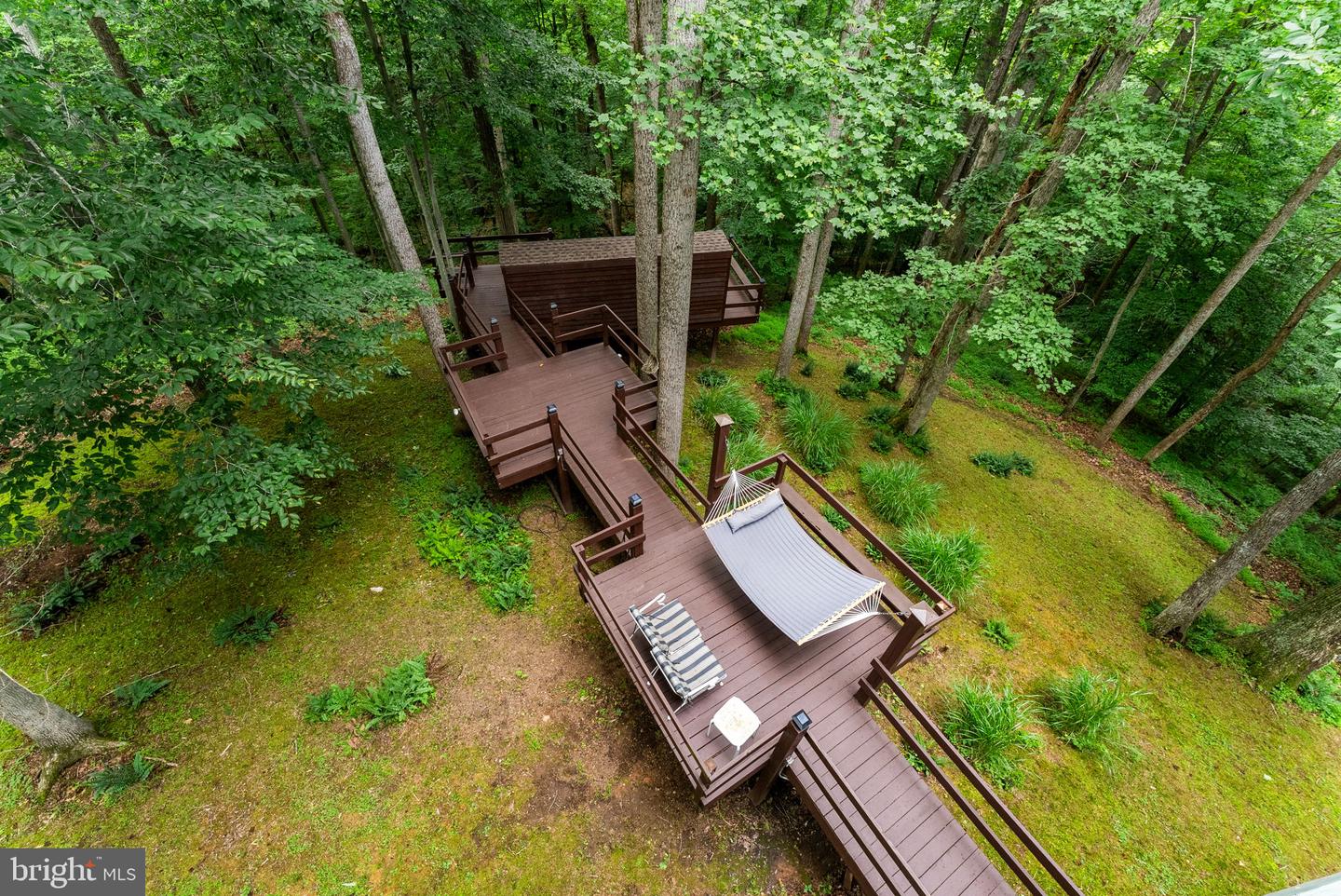 9914 Crest Ct Property Photo 4