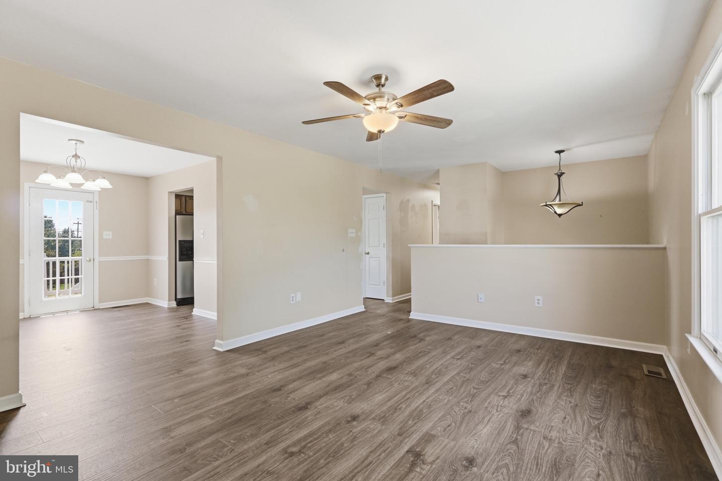 6391 Waterdale Ct Property Photo 3