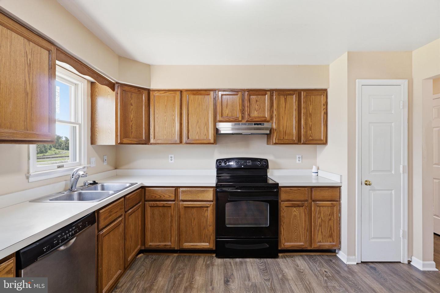 6391 Waterdale Ct Property Photo 7