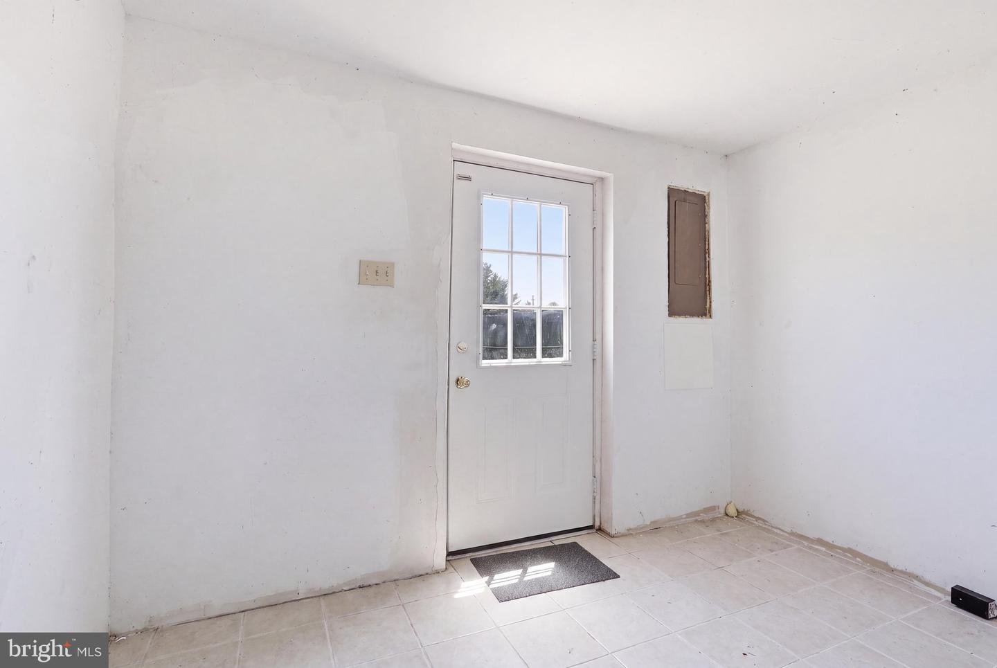 6391 Waterdale Ct Property Photo 18
