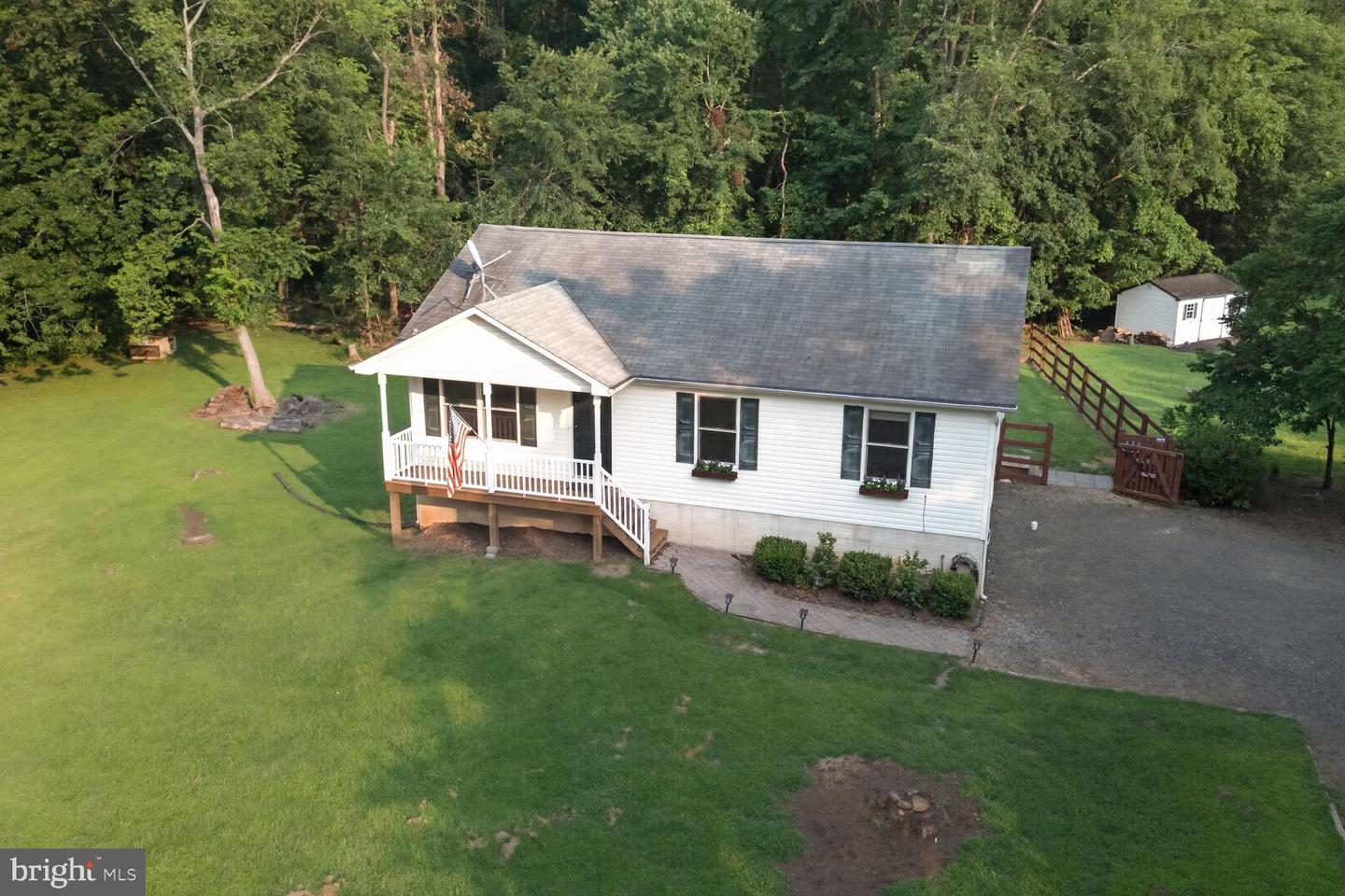 9427 Beale Ln Property Photo 1