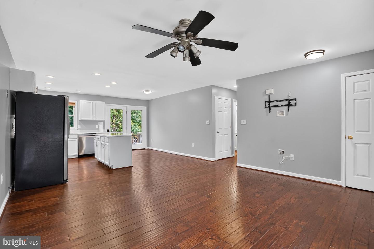 9427 Beale Ln Property Photo 12
