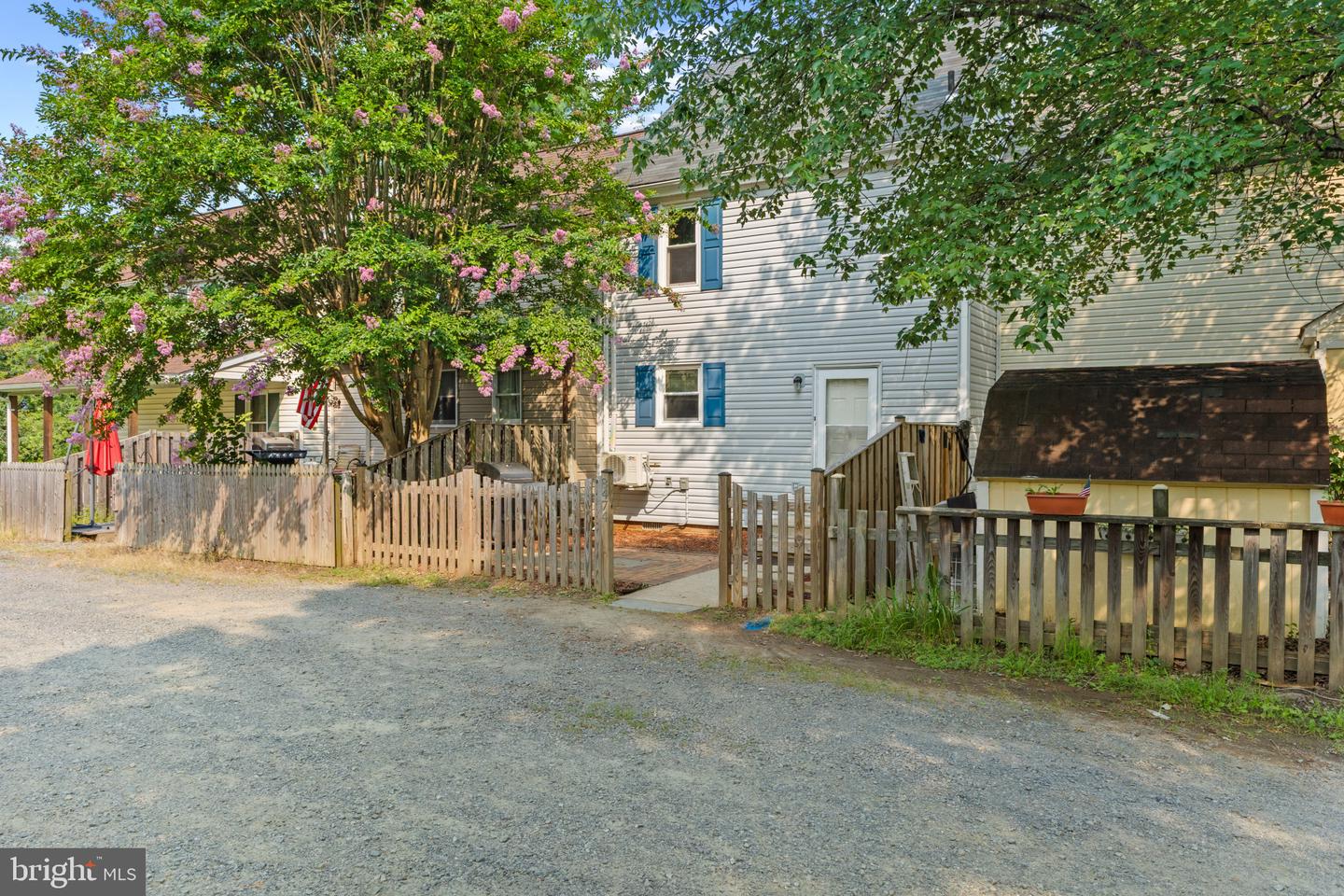8474 Emerald Ln Property Photo 3